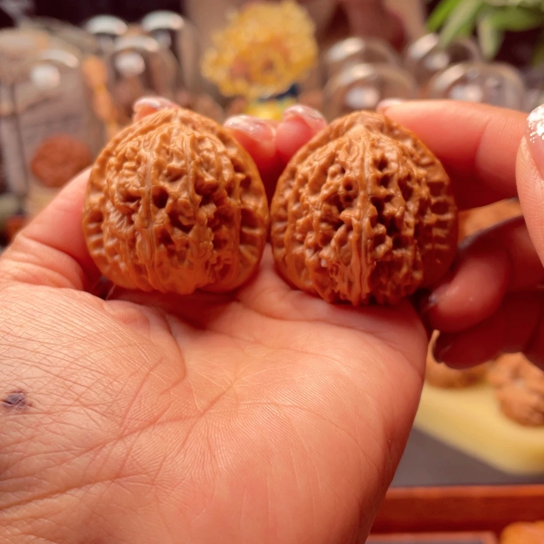 文玩核桃把件三角白38