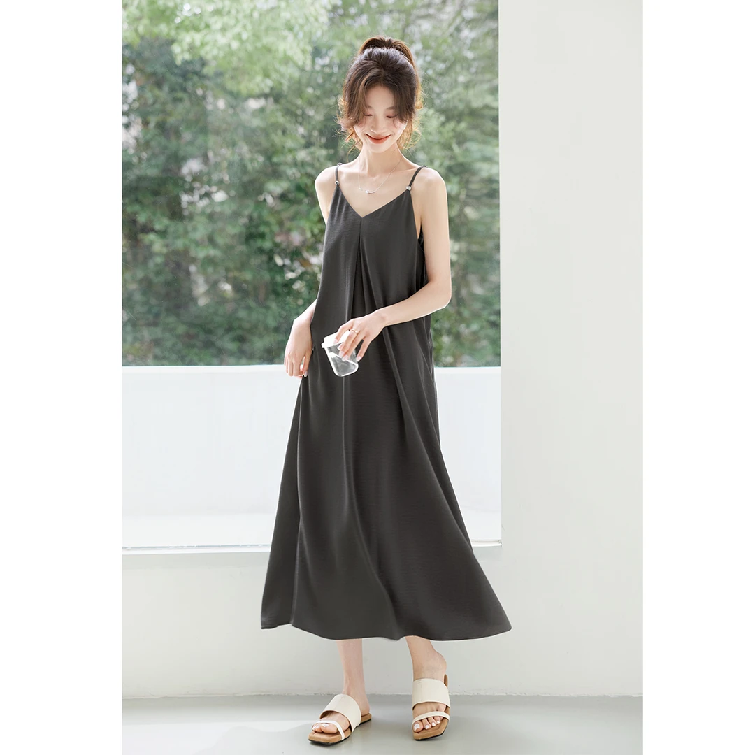 沫晗依美2025夏季新款时尚宽松慵懒显瘦遮肉百搭吊带连衣裙女6422