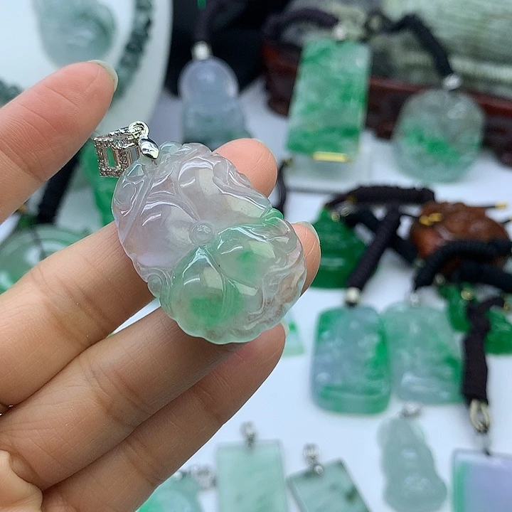 翡翠未镶嵌吊坠(赠链)