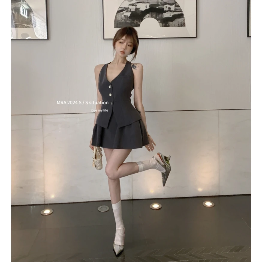 轻奢网红款格雷系 蝴蝶结马甲百褶半身裙套装