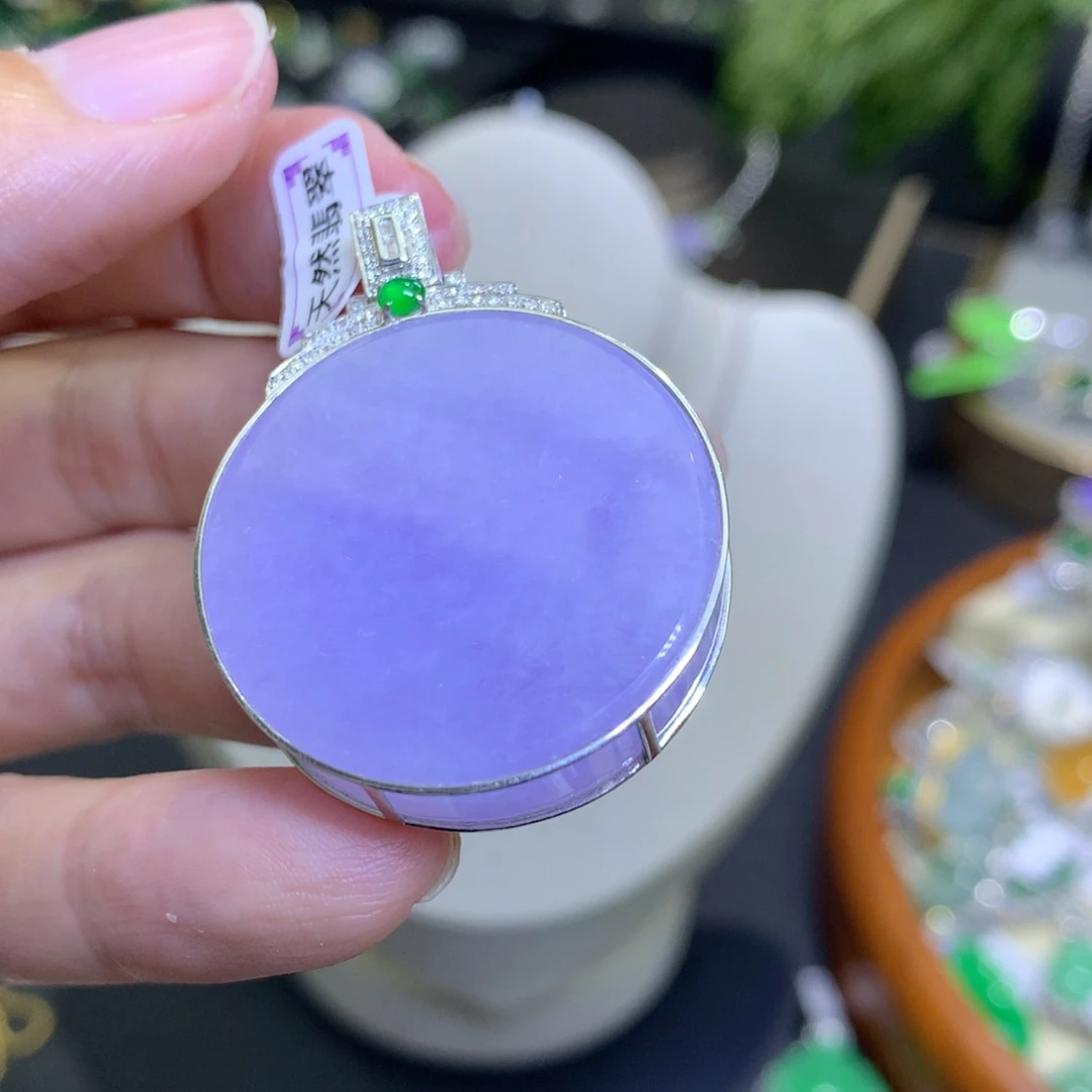 颈饰18K金镶嵌翡翠