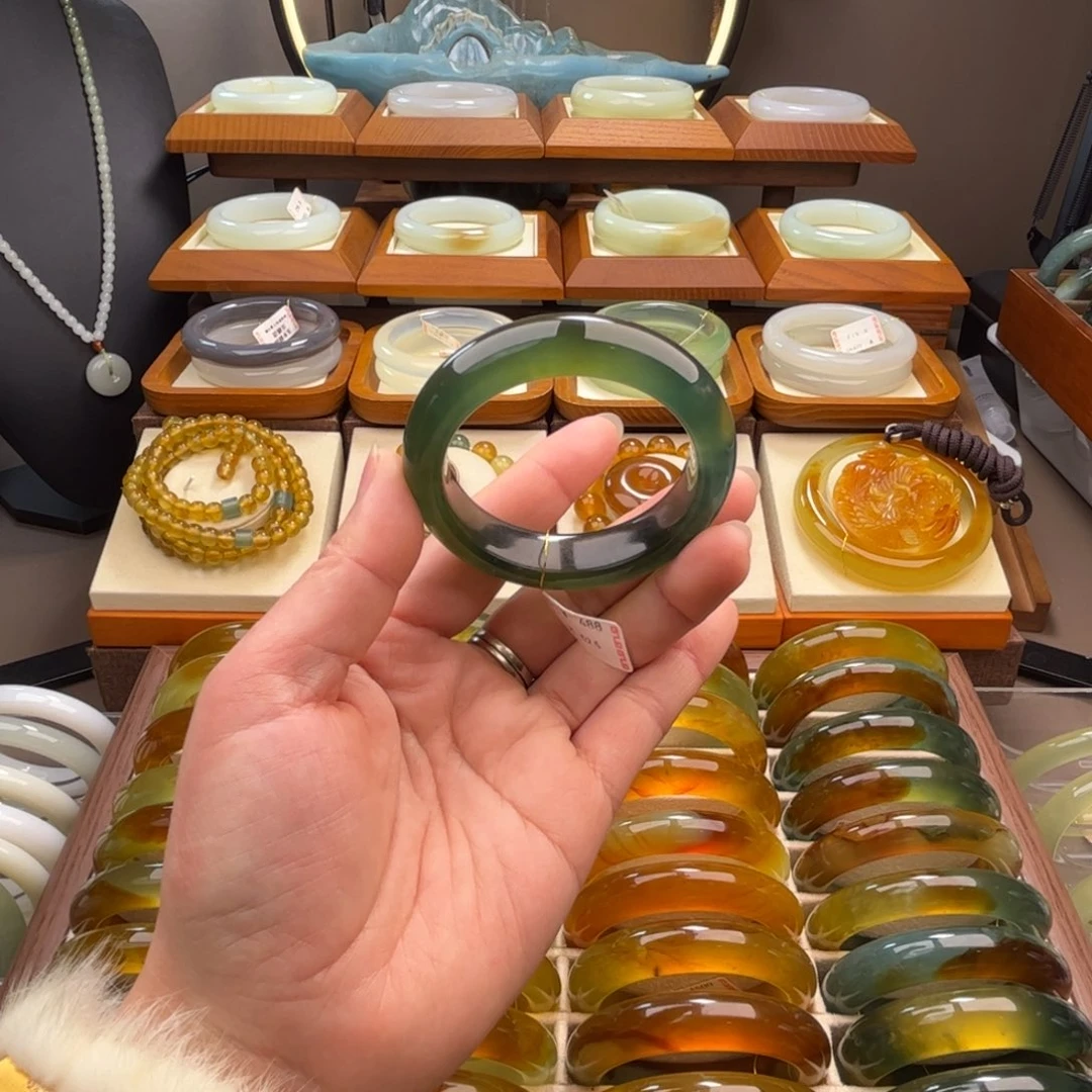 蛇纹石玉未镶嵌手镯52