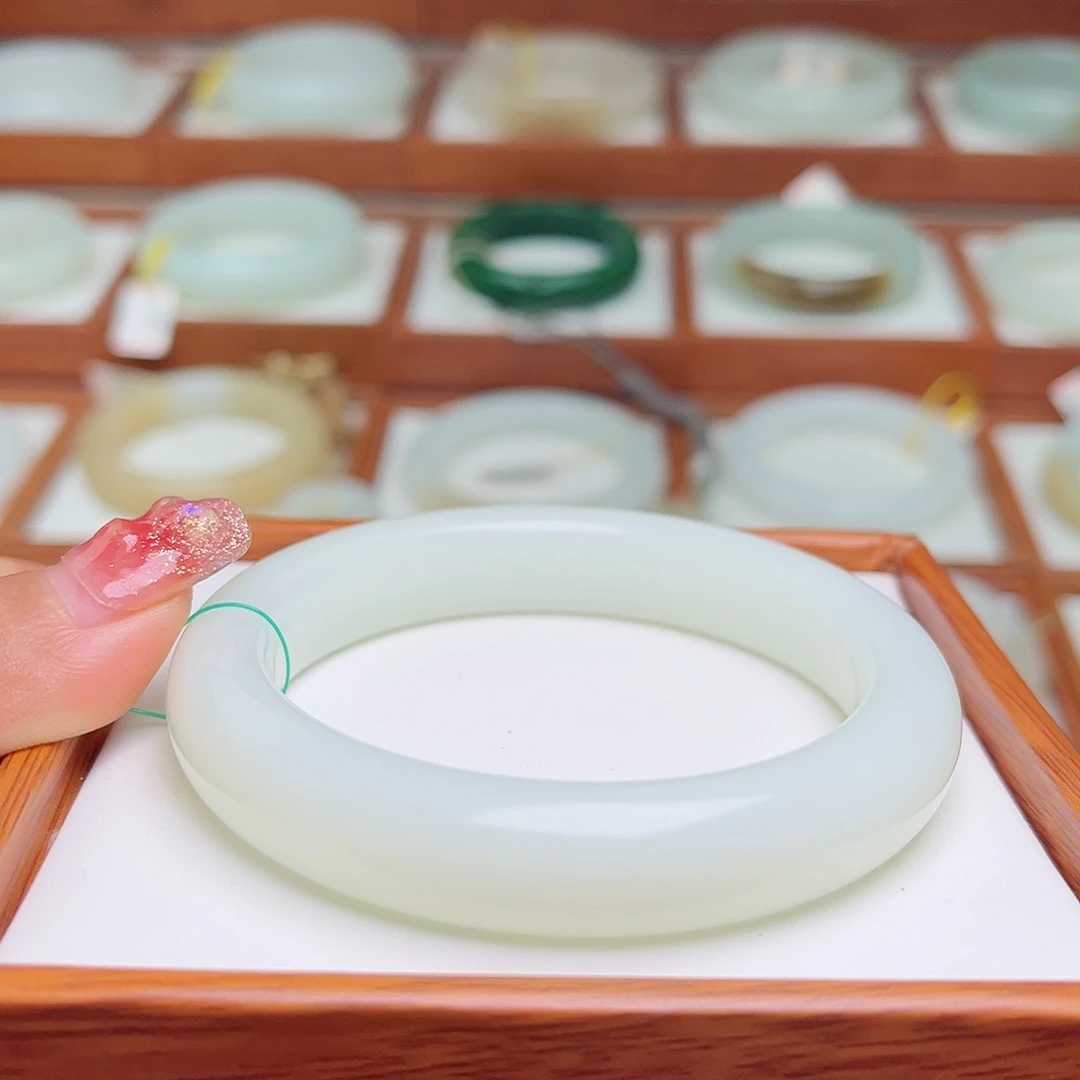 未镶嵌手镯和田玉56.5