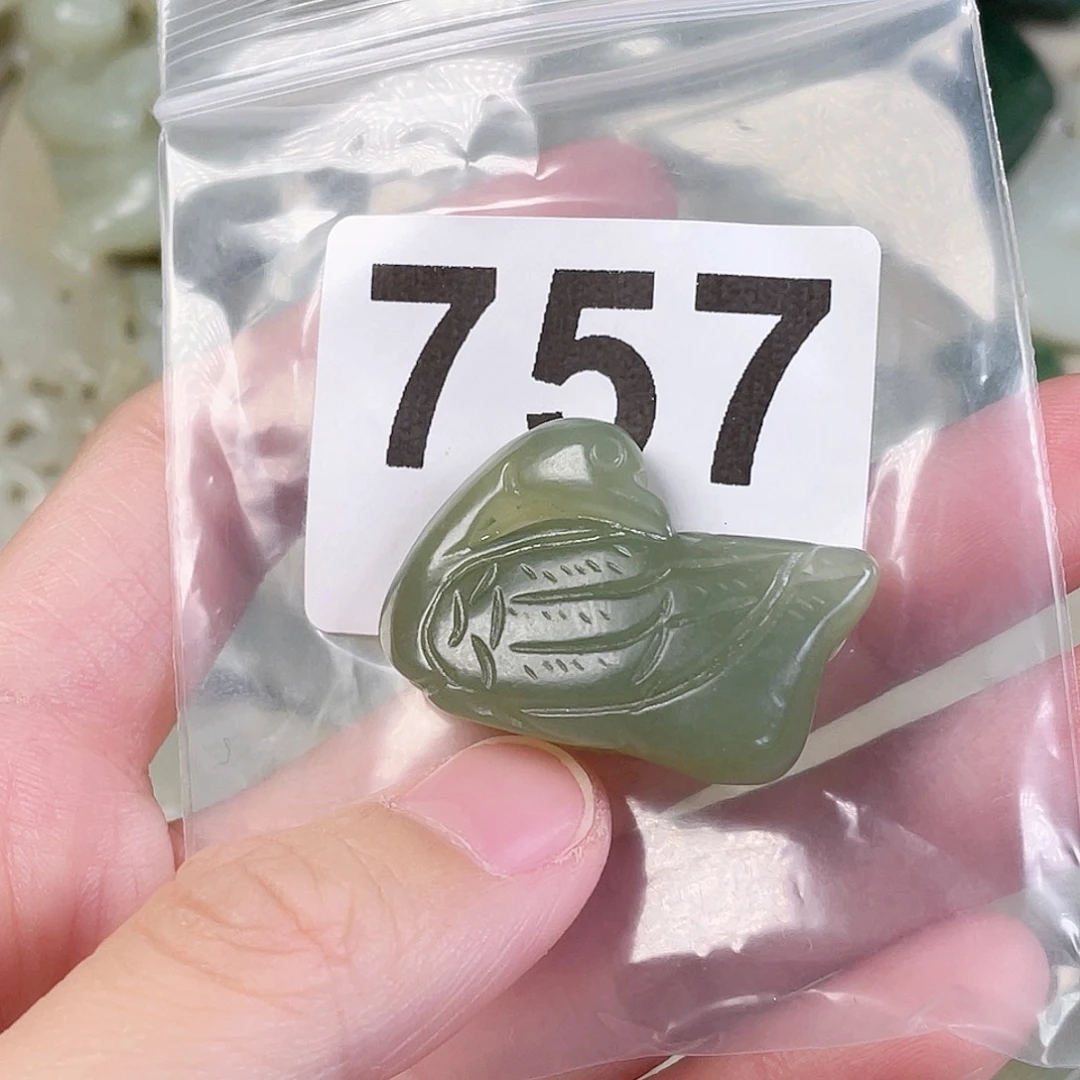 颈饰未镶嵌和田玉（糖玉）