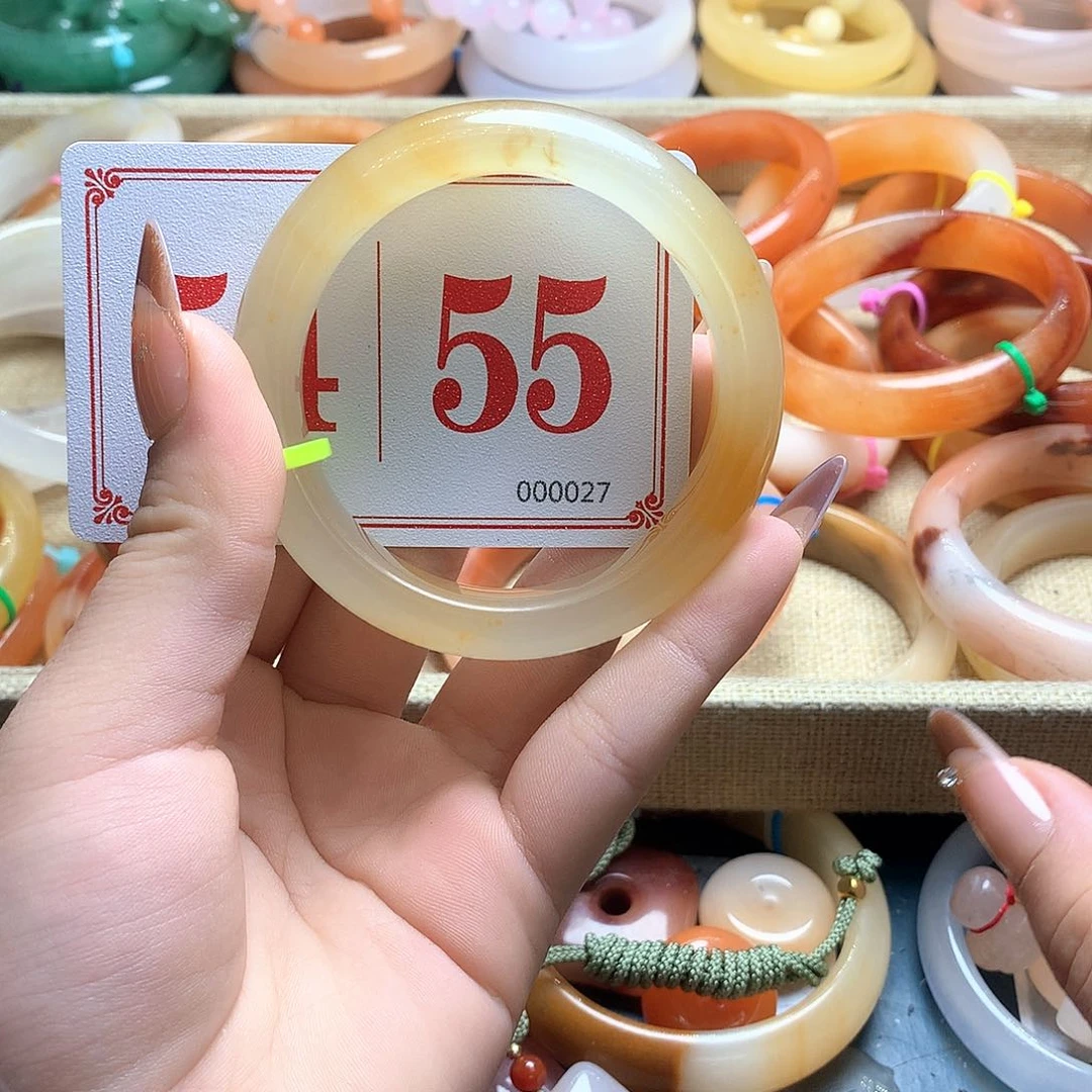 未镶嵌石英质玉（黄龙玉）手镯