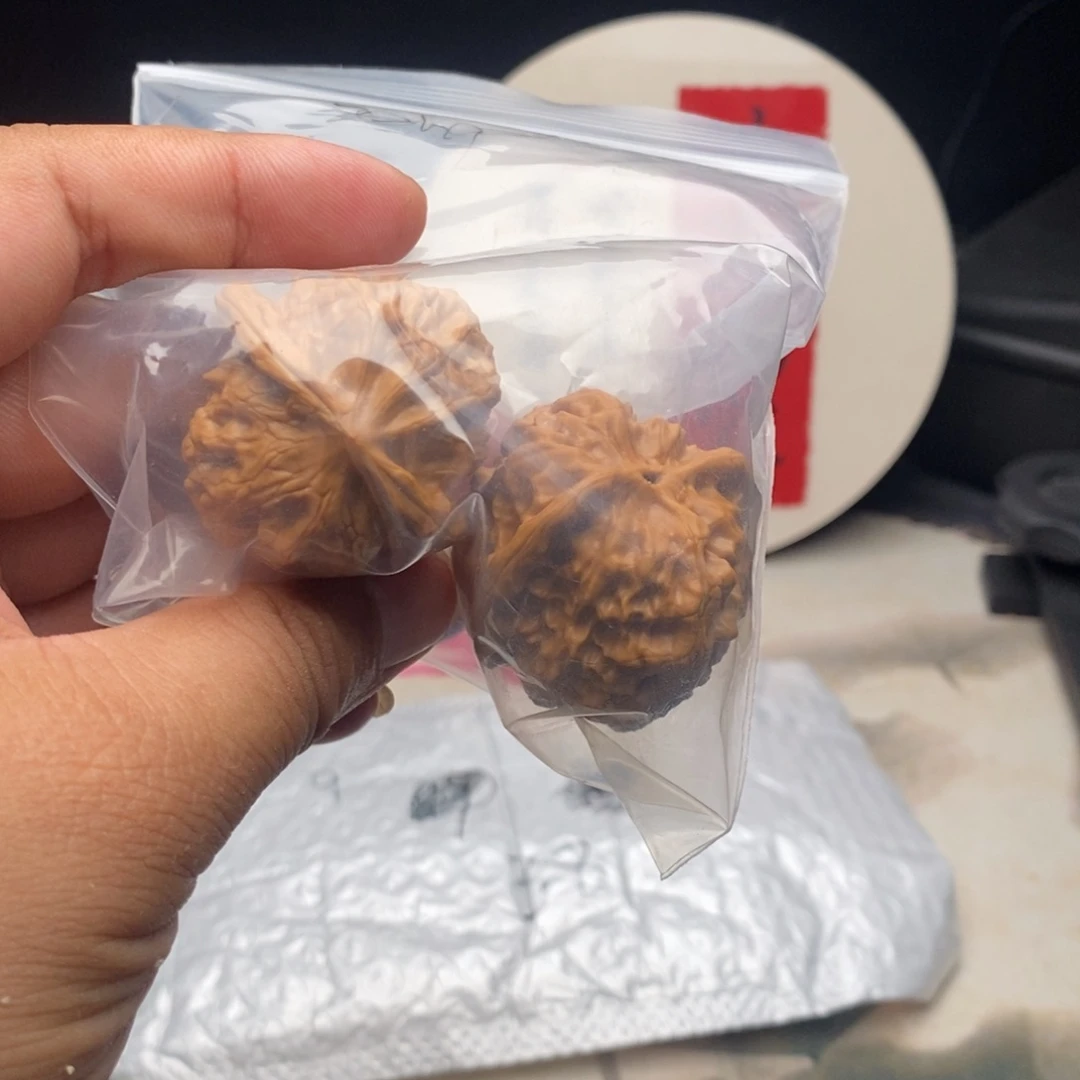 文玩核桃吊坠曾老妹