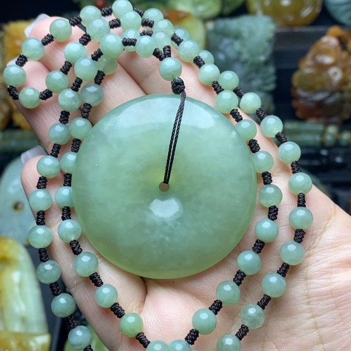 蛇纹石玉未镶嵌颈饰