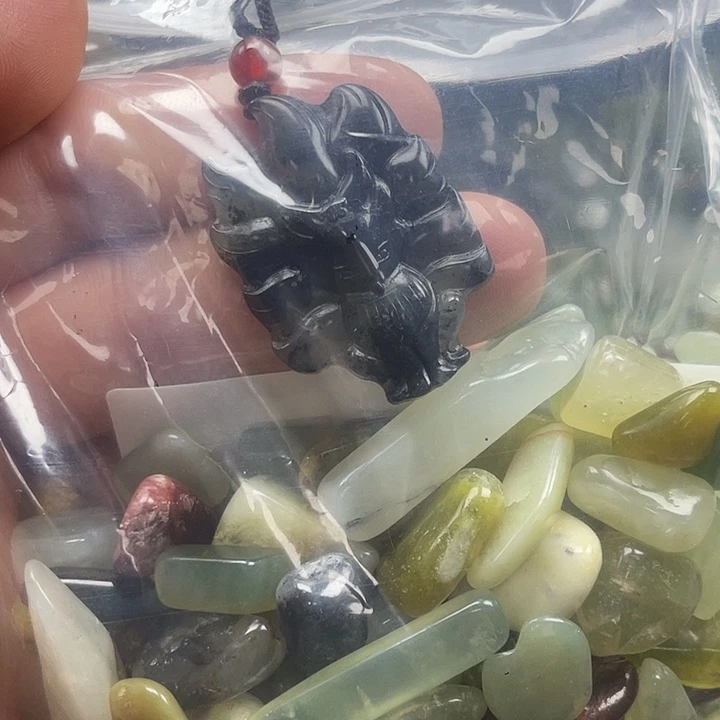 蛇纹石玉未镶嵌珠宝奇石