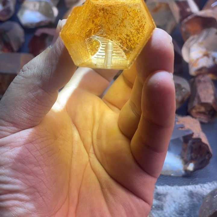 陈***肚未镶嵌珠宝半成品水晶