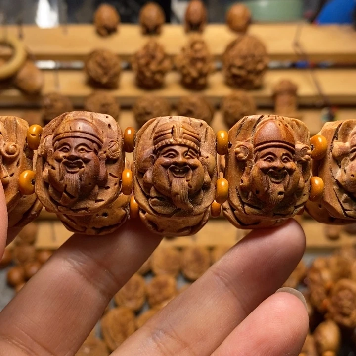 老***大桃核雕刻财神手牌