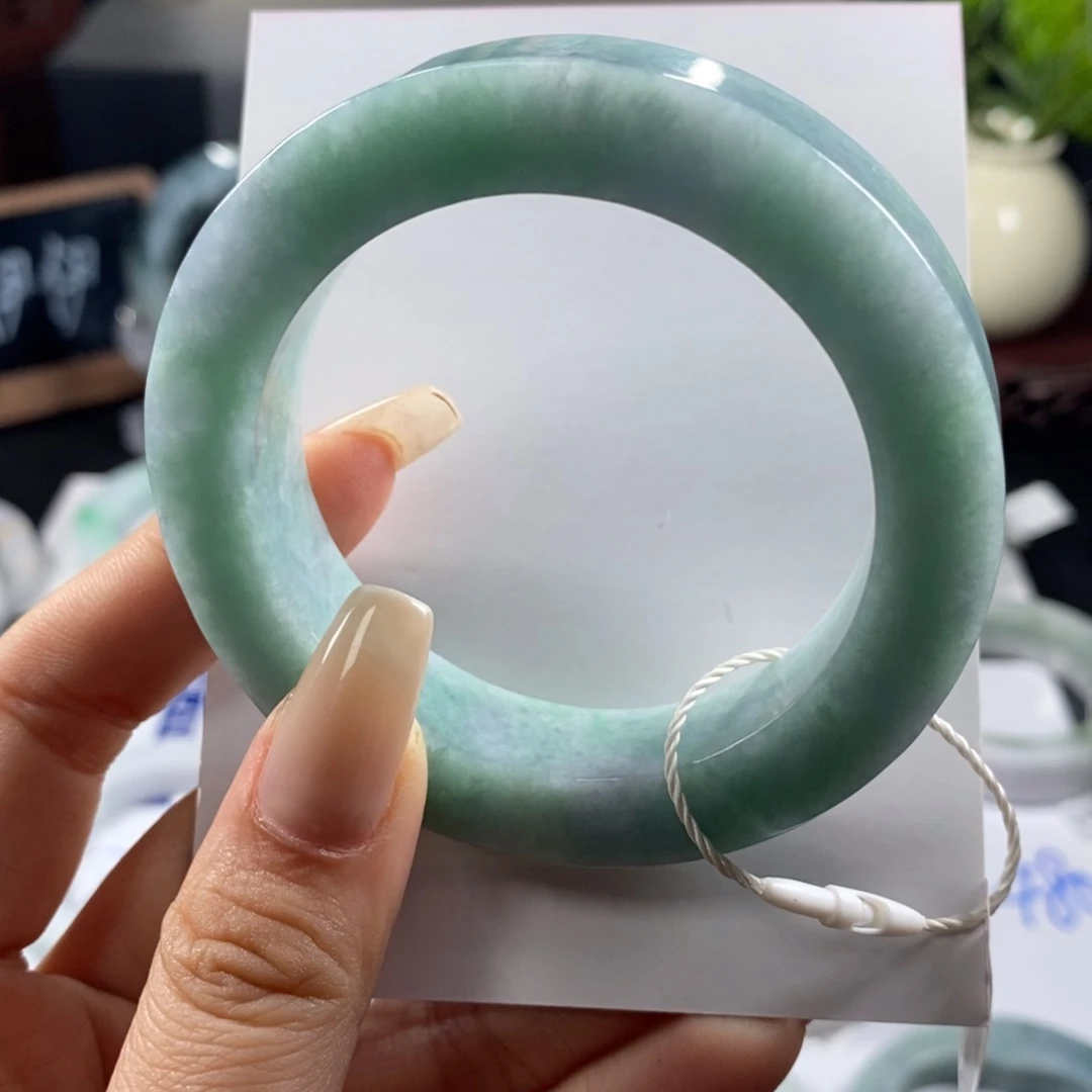 未镶嵌翡翠手镯定制翡翠基地质检发货