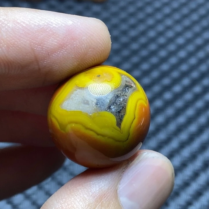 玛瑙/玉髓颈饰未镶嵌否**来