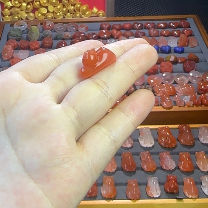 南红玛瑙未镶嵌珠宝半成品趴趴猫