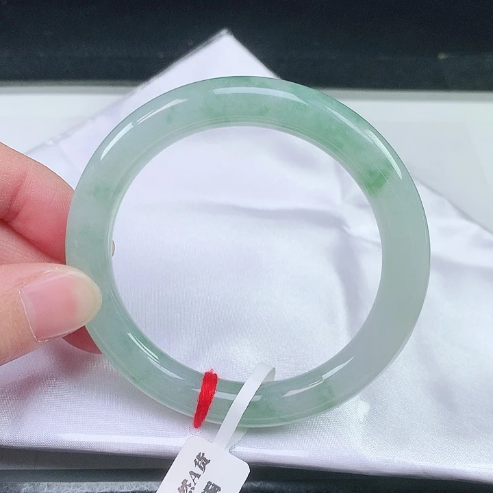 翡翠未镶嵌手镯（圆镯）54.8圈口