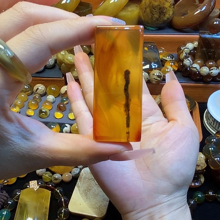 未镶嵌琥珀裸石缅甸琥珀