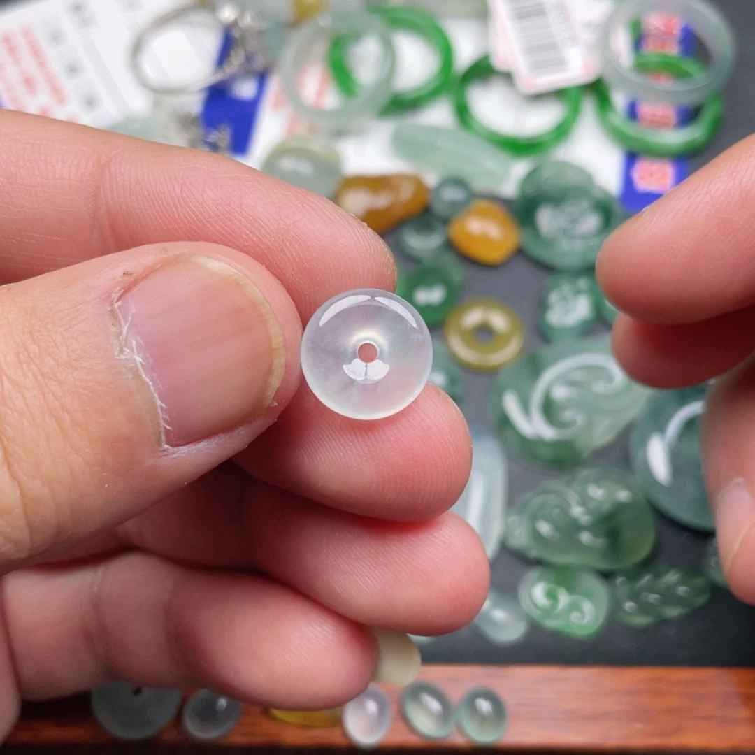 翡翠颈饰未镶嵌缅甸翡翠