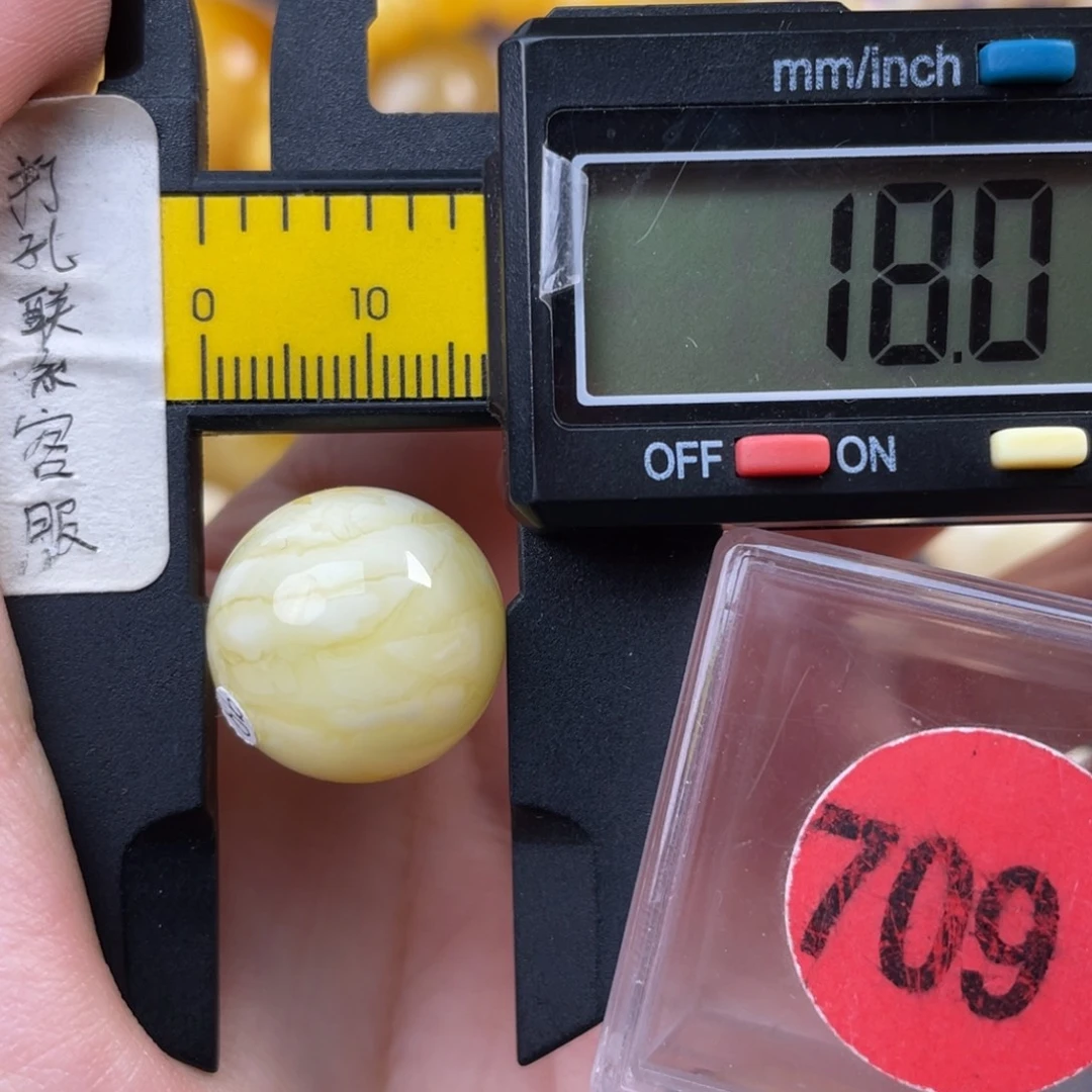 蜜蜡未镶嵌珠宝奇石