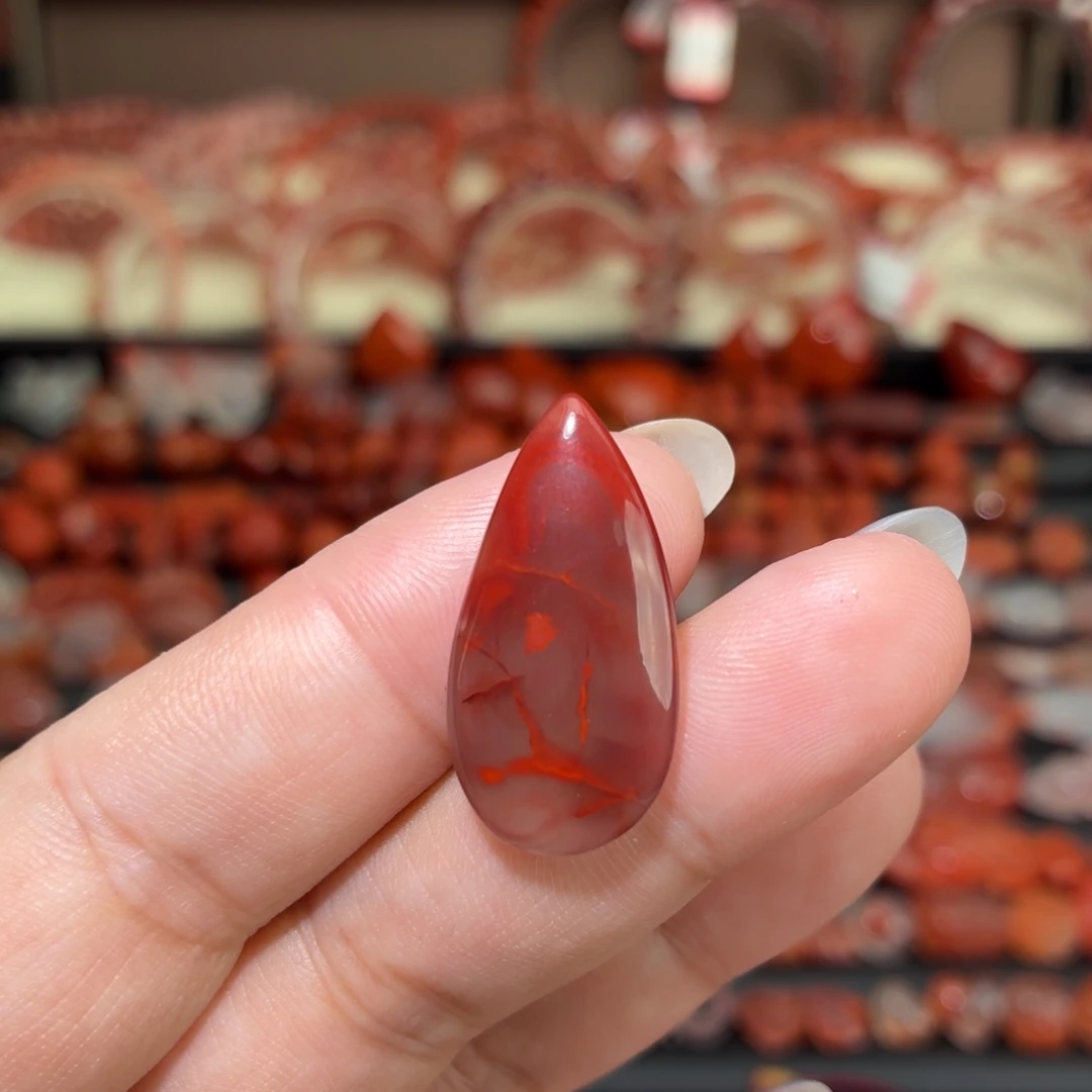 南红玛瑙未镶嵌颈饰水滴牌