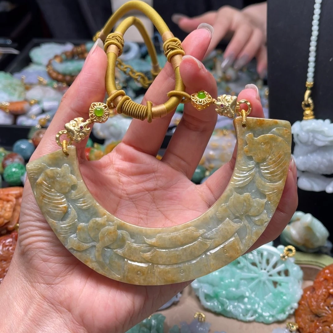 翡翠未镶嵌颈饰gffffgvgghhhgghhvv