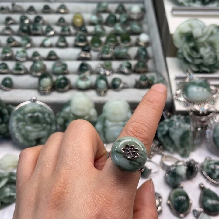 透闪石-蛇纹石玉戒指未镶嵌