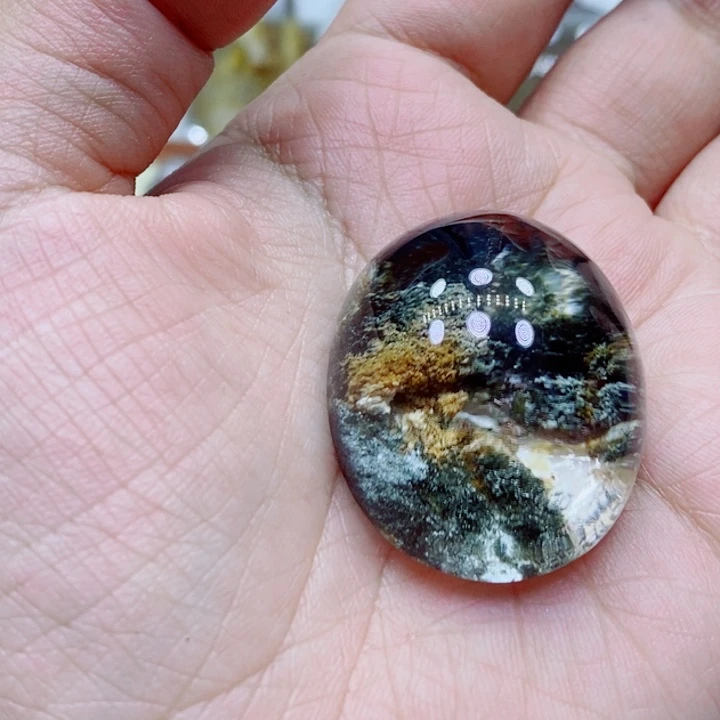 未镶嵌颈饰水晶吃****?水晶