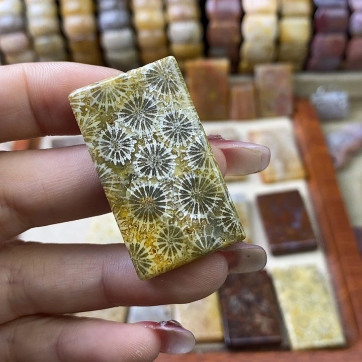 石英岩玉合金颈饰