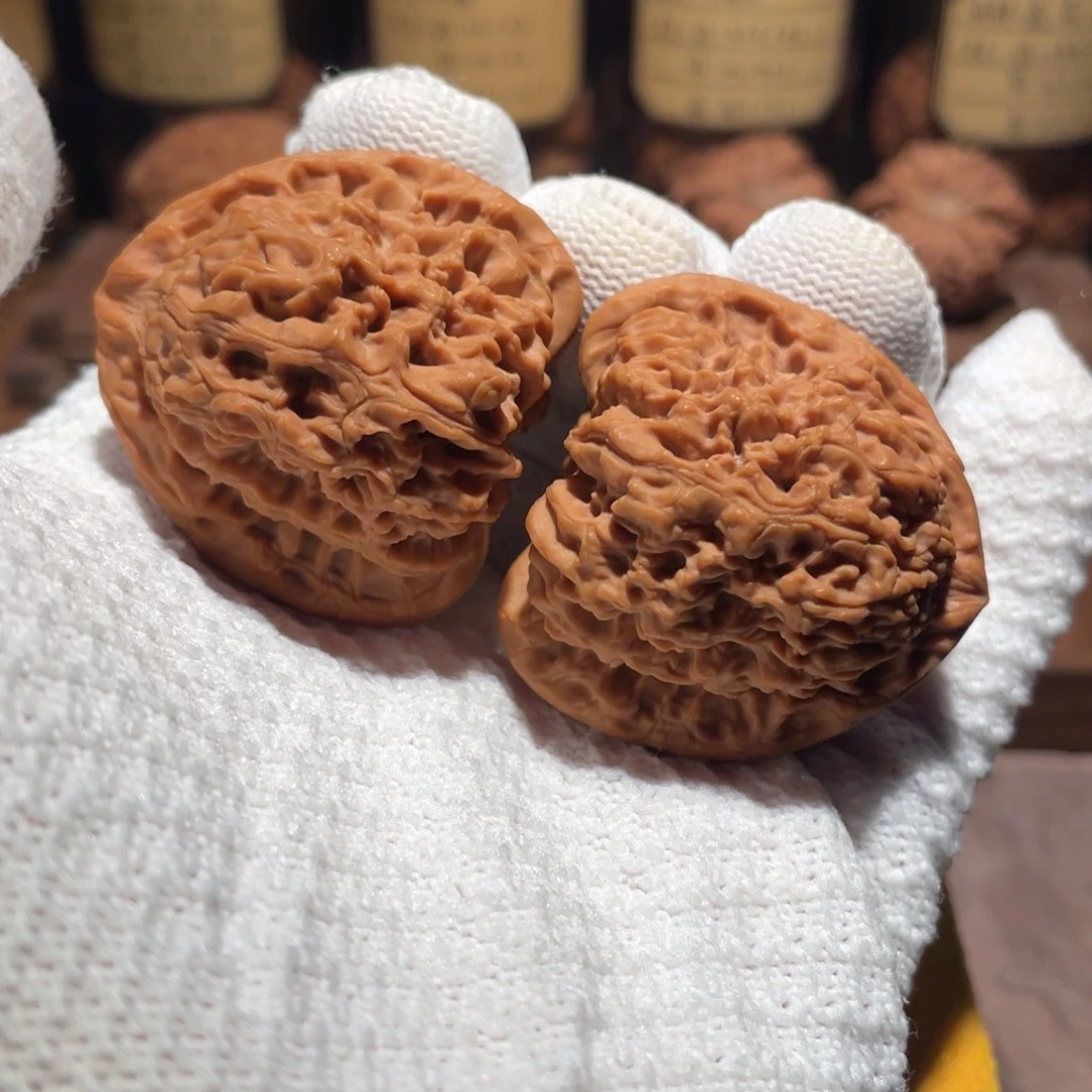 W***"吊坠文玩核桃42三角疆