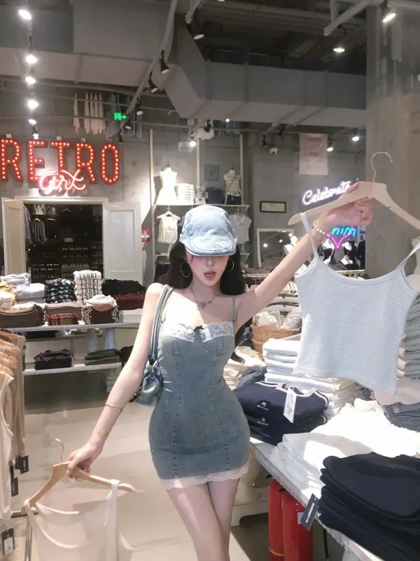 蕾丝拼接修身显瘦牛仔吊带连衣裙女夏季2025新款辣妹气质性感短裙