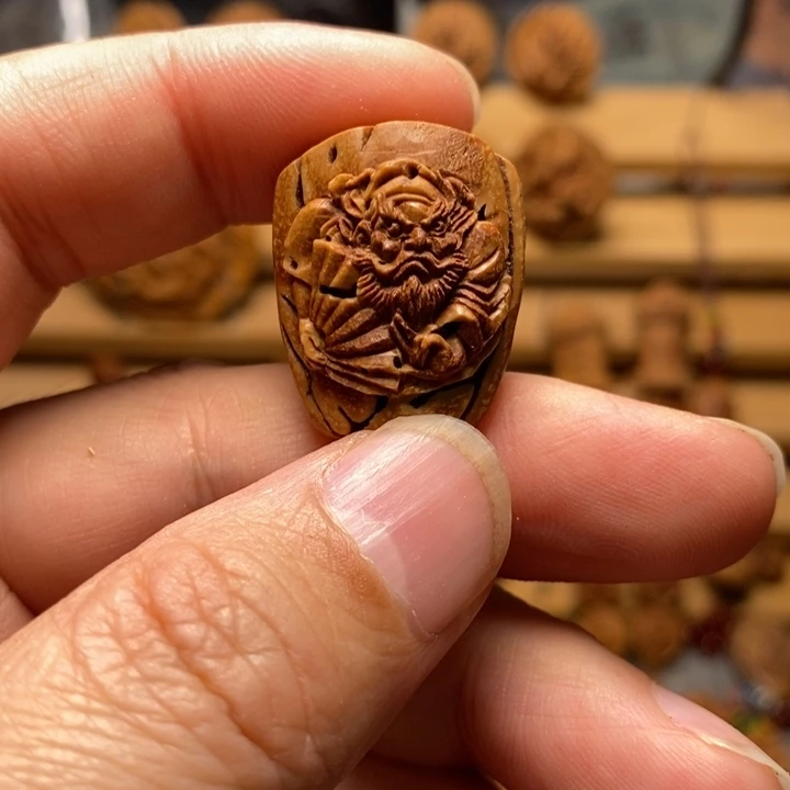 桃核雕刻钟馗三通