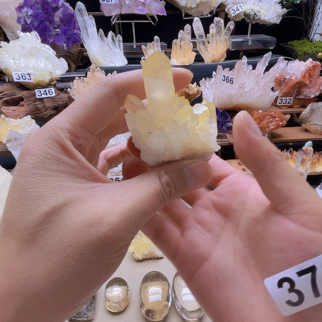 纯***水石材黄水晶簇