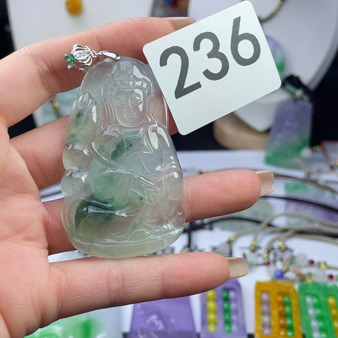 翡翠未镶嵌吊坠(赠链)