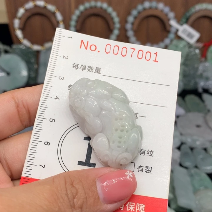 翡翠未镶嵌颈饰11