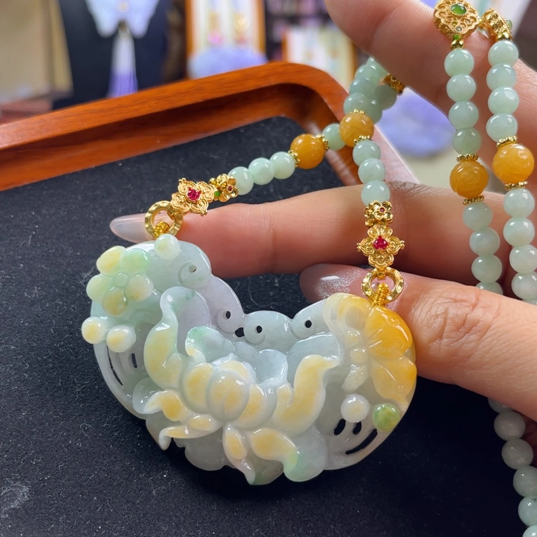 翡翠未镶嵌毛衣链牡丹