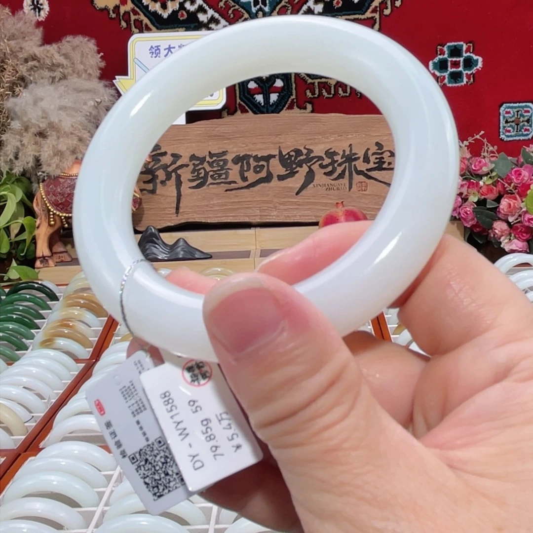 未镶嵌手镯和田玉天然羊脂玉且末老料底子细油福镯