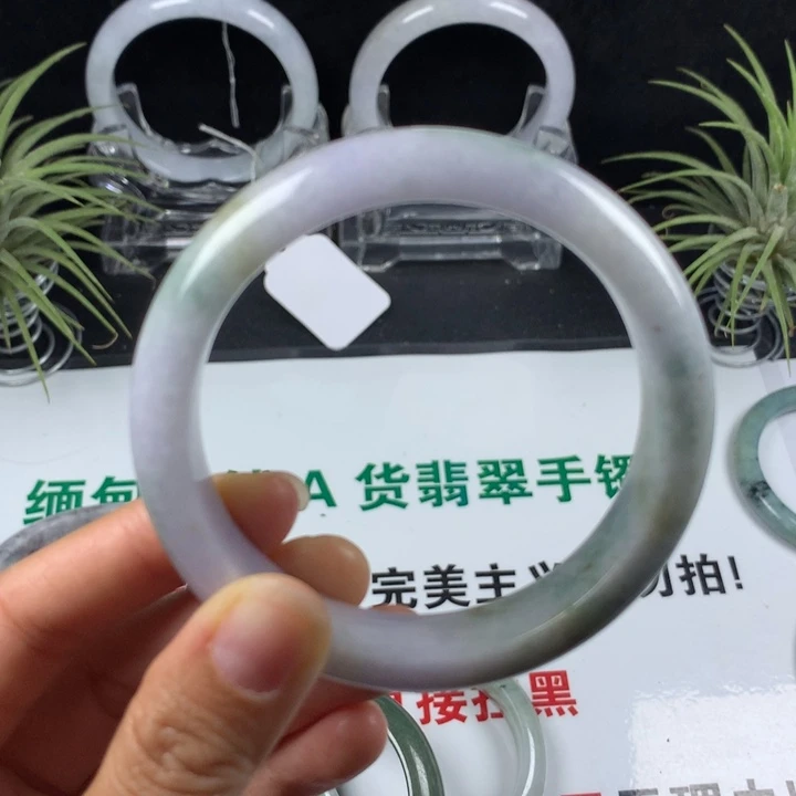翡翠未镶嵌手镯62号。59圈