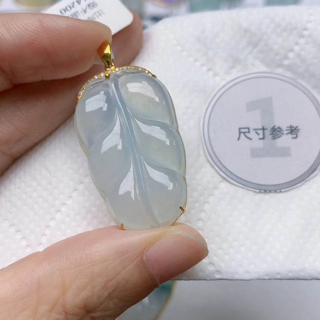 翡翠18K金镶嵌颈饰天然缅甸A货翡翠