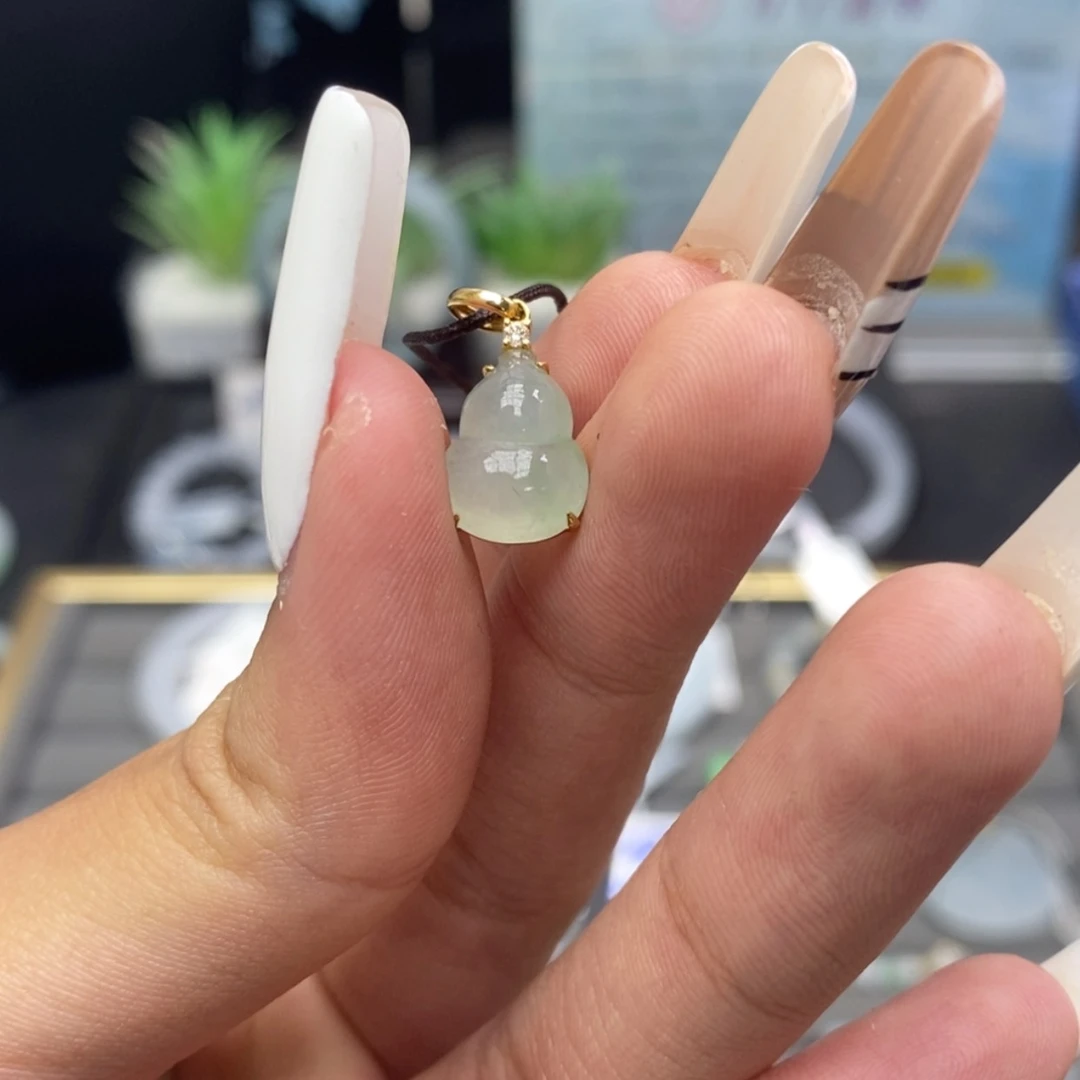 【闪购商品】颈饰18K金镶嵌翡翠