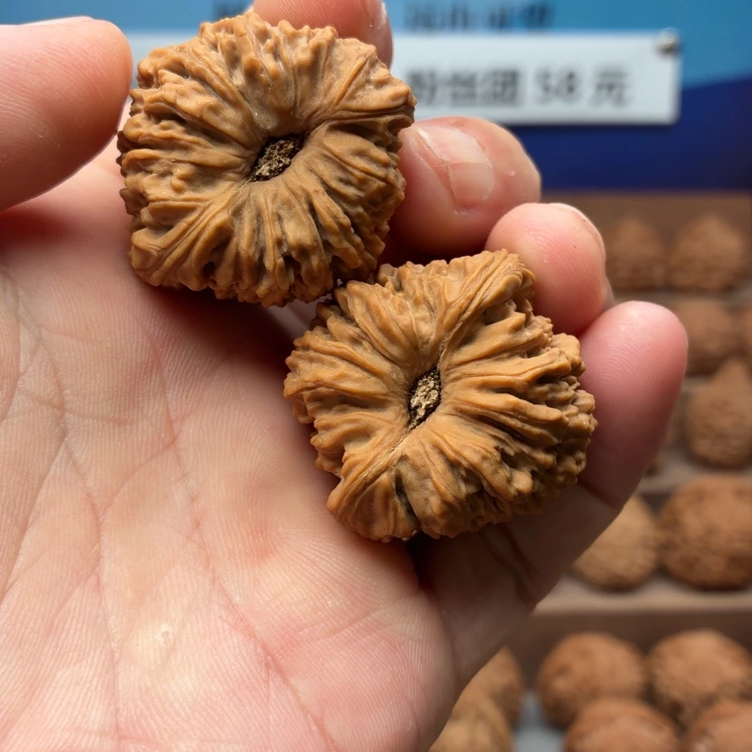 和***柔吊坠文玩核桃南疆石