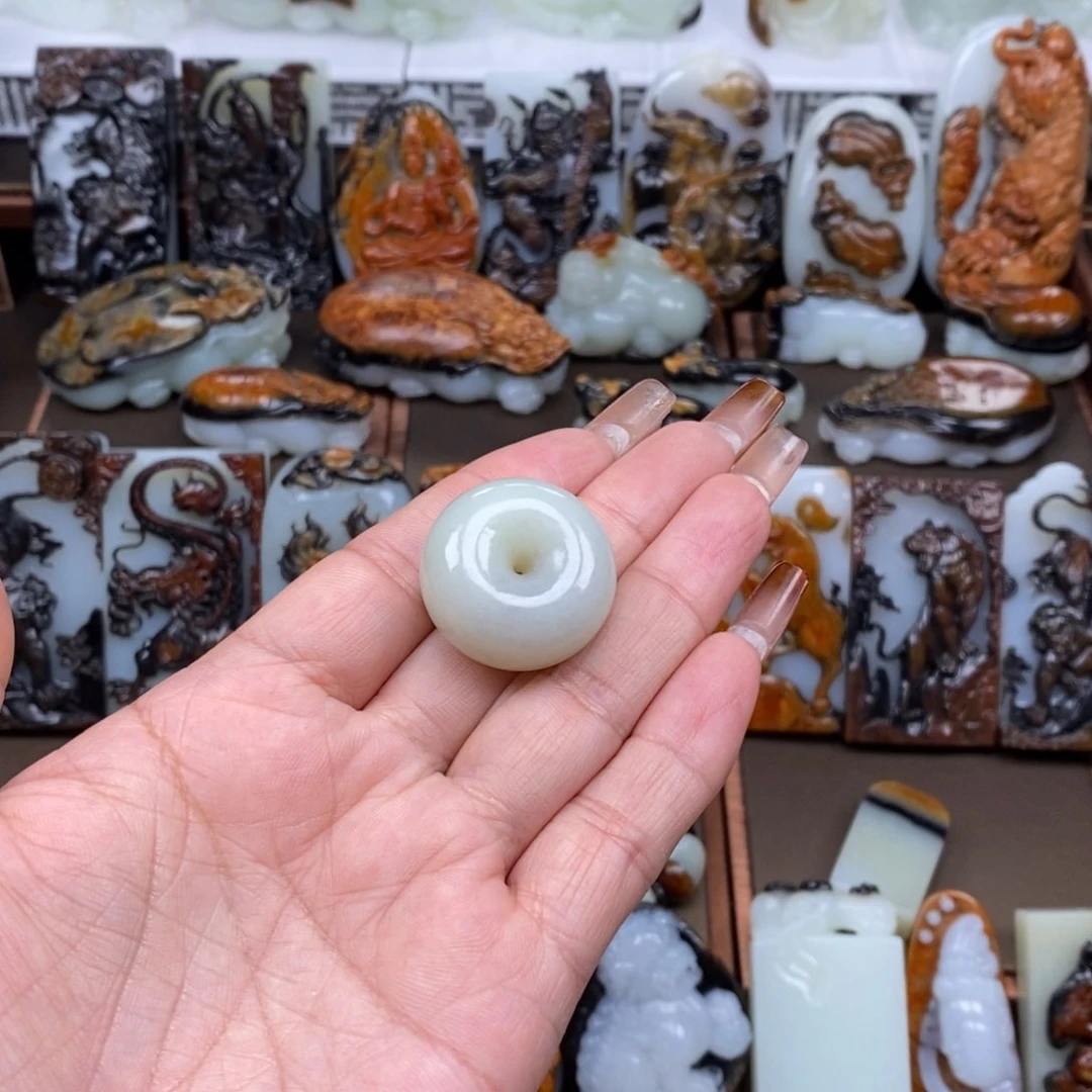 颈饰未镶嵌和田玉