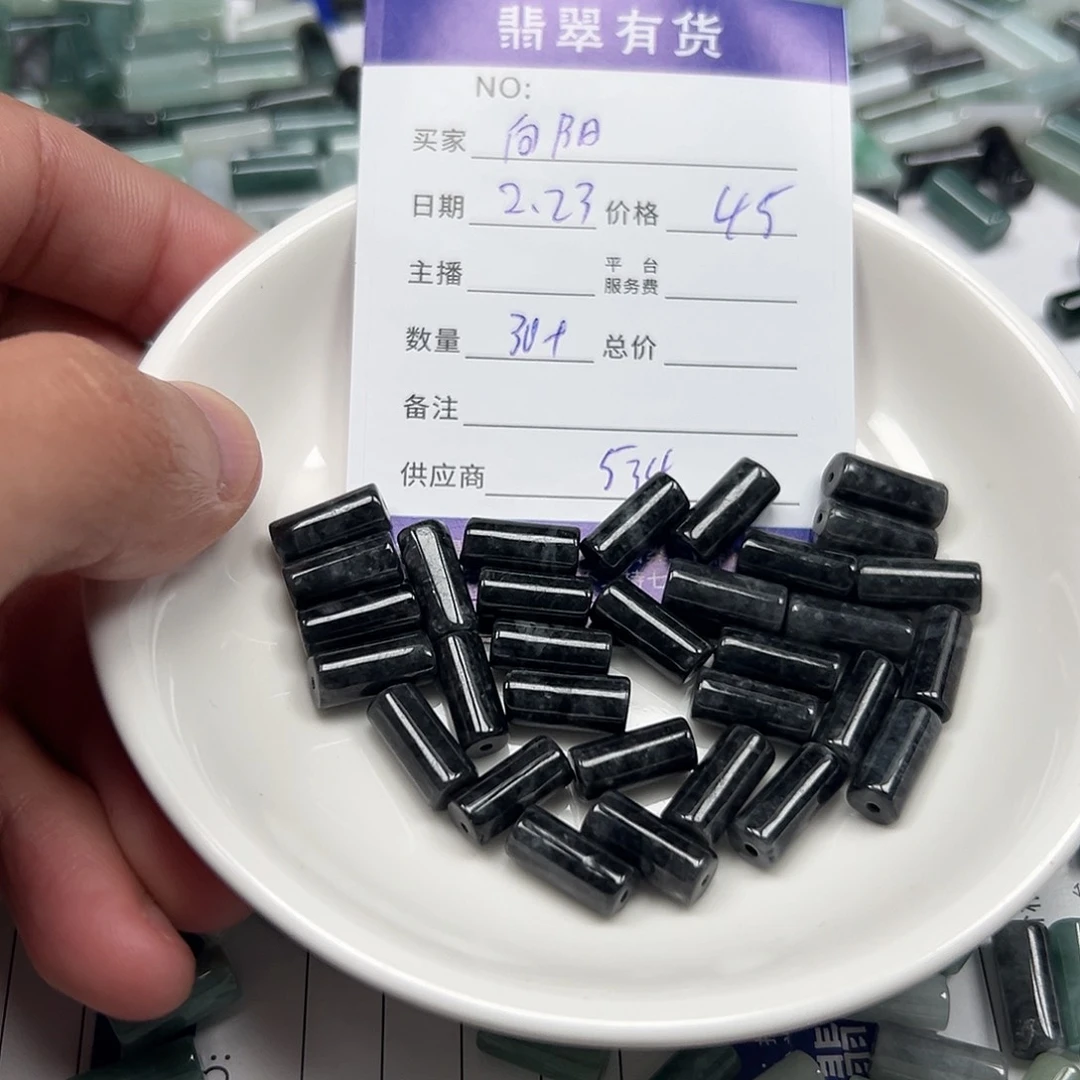 翡翠戒指未镶嵌向**生