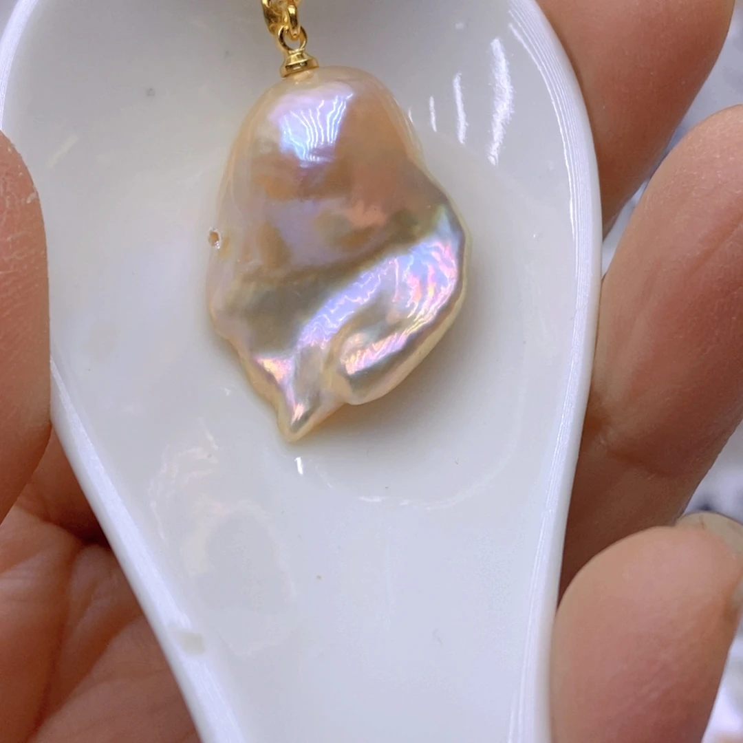 14K金镶嵌淡水珍珠颈饰