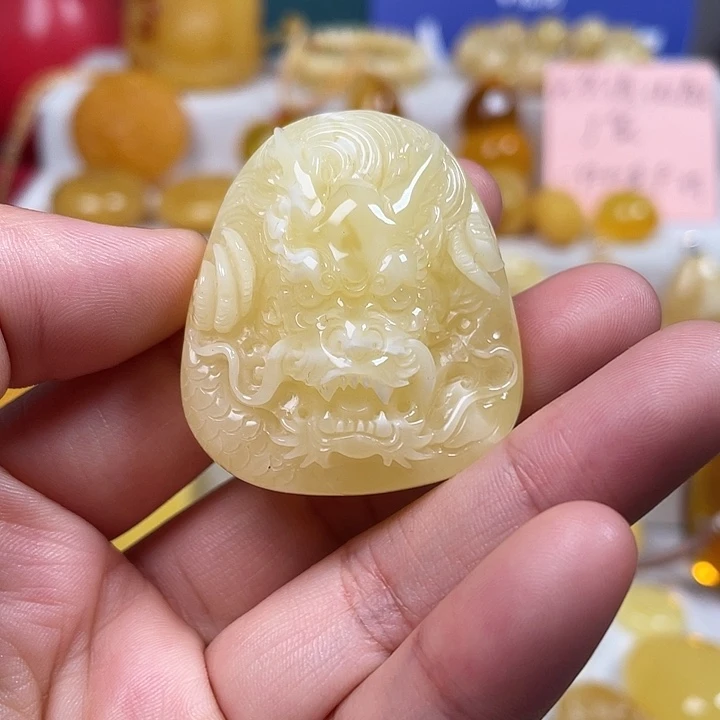 蜜蜡未镶嵌颈饰白花蜡龙牌