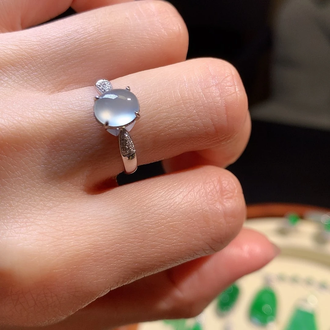 翡翠戒指18K金镶嵌戒指