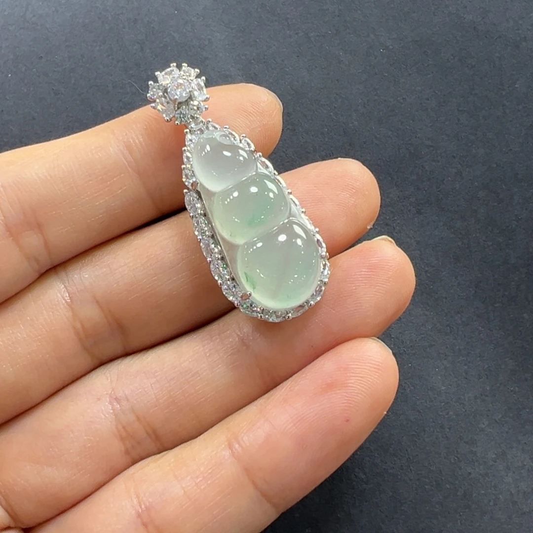 石英质玉未镶嵌颈饰