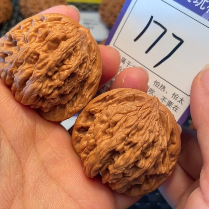 桃核把件44虎头，177。。。。。。。