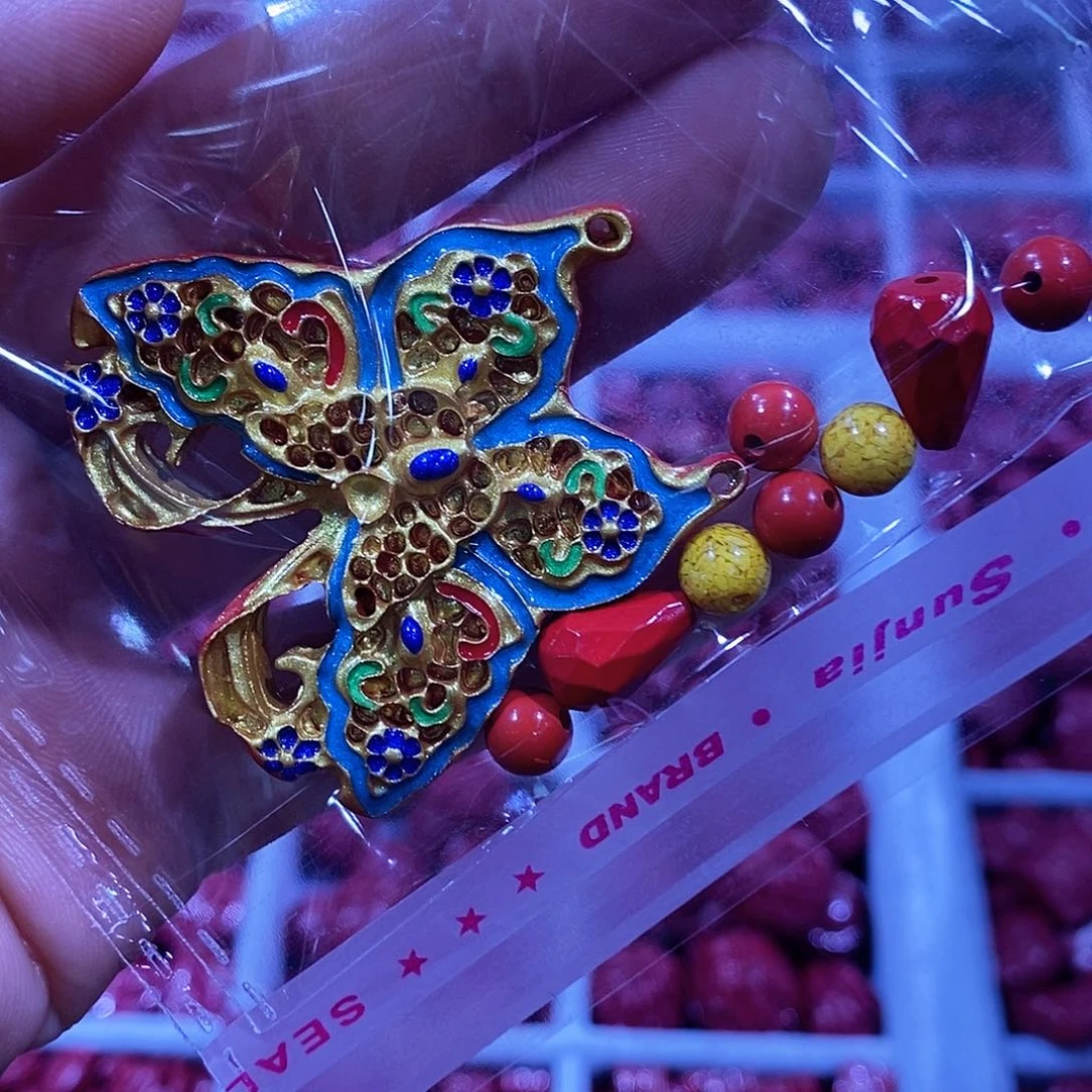 蝴蝶设计款毛衣链，红彩绘