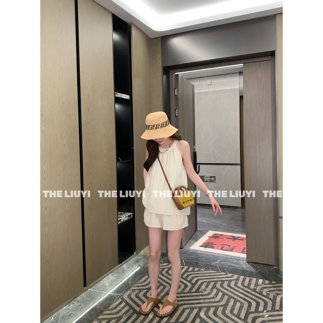 【LIUYI】艾米丽~夏季无袖挂脖背心上衣+短裤两件套套装55034