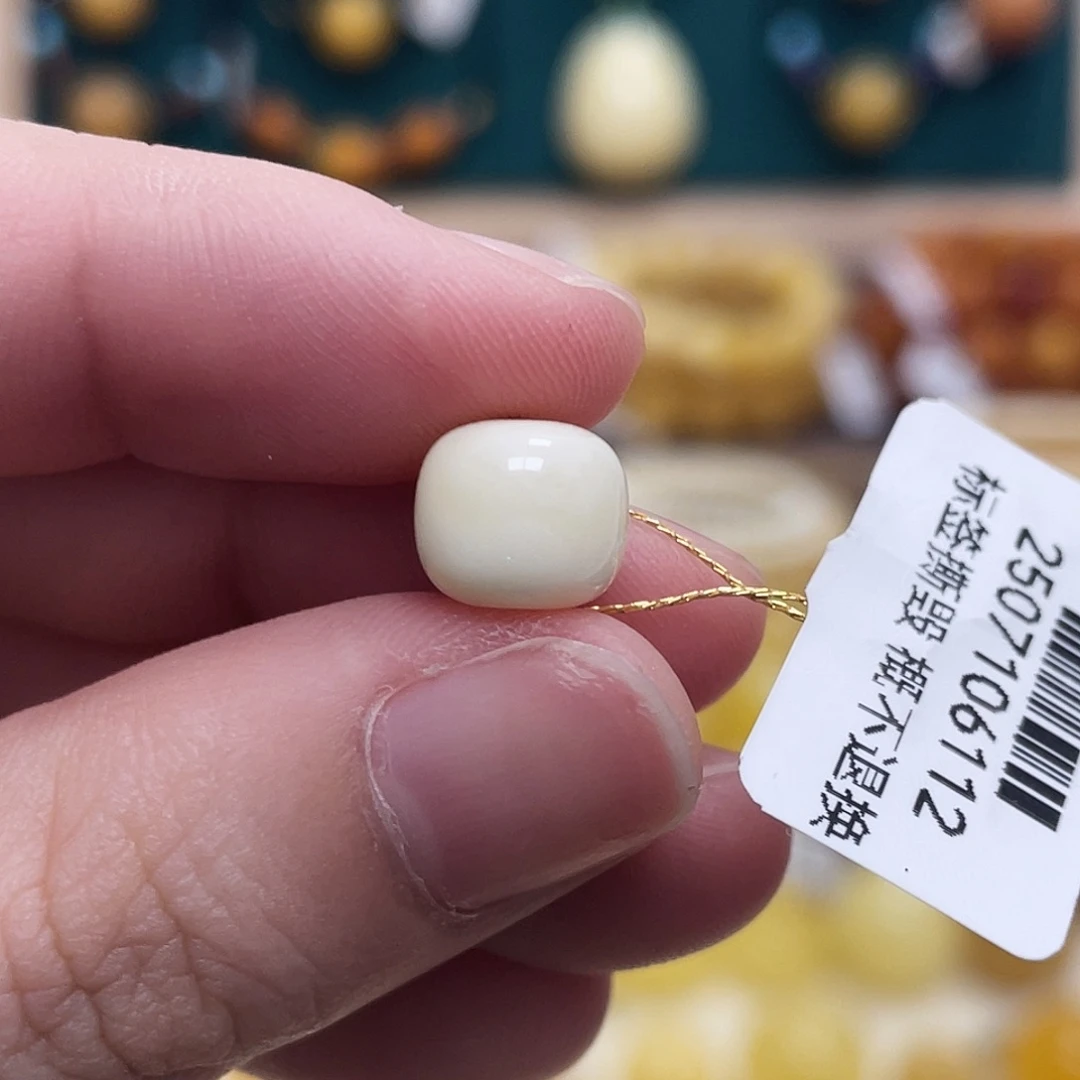 蜜蜡未镶嵌珠宝奇石9*7.7mm瓷白老型 瑕