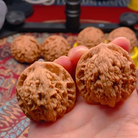 一***灯吊坠文玩核桃粗筋虎