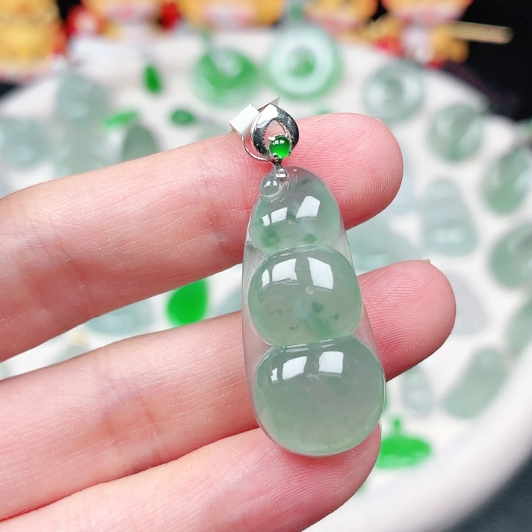 翡翠18K金镶嵌颈饰缅甸天然A货翡翠